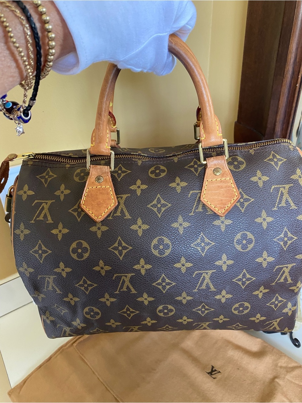 Louis Vuitton Spèedy 30 Monogram Satchel - Picture 3 of 16